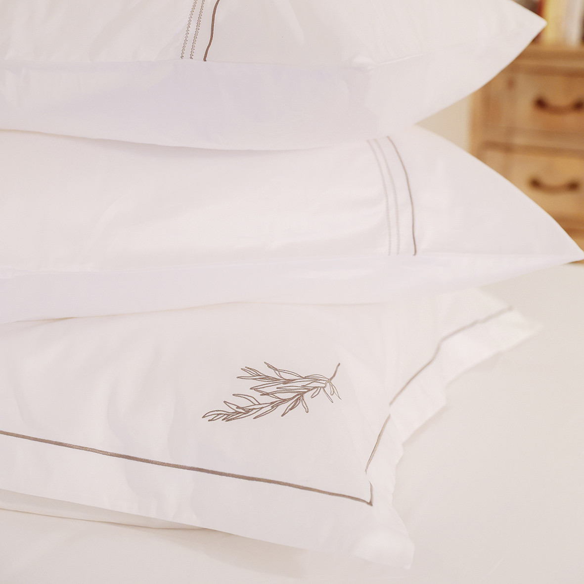 Pillowcase with embroidery jardins de Kyoto" - Ivory color | RKF Home