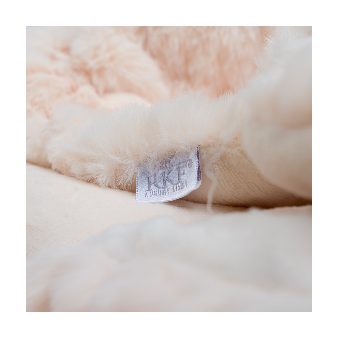 Faux fur throw - White