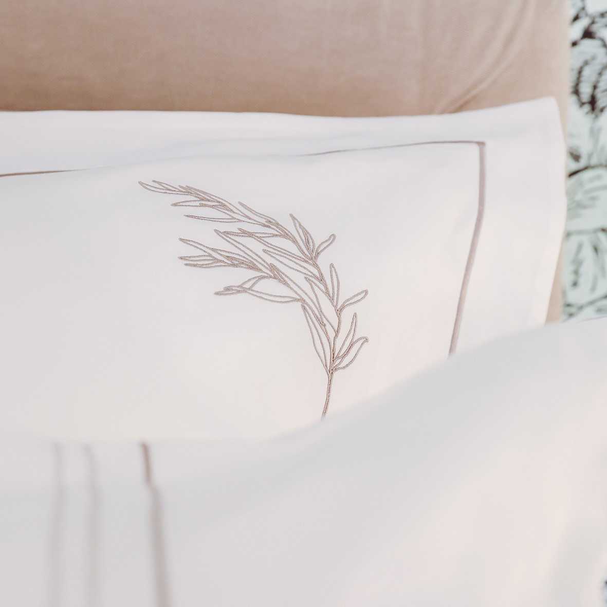 Pillowcase embroidery on the right "Jardins de Kyoto" - White