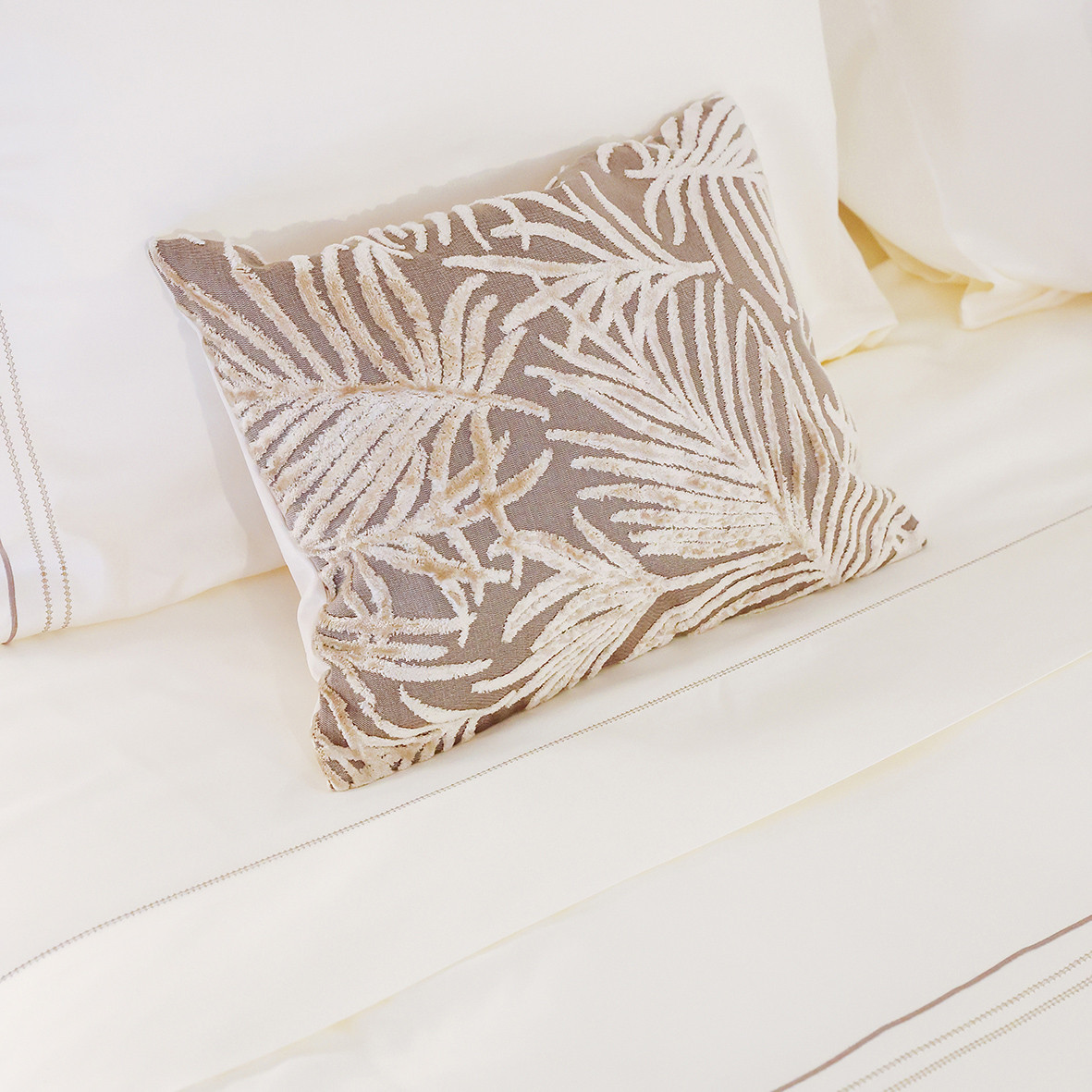 Decorative pillowcase "Jardins de Kyoto" - Beige