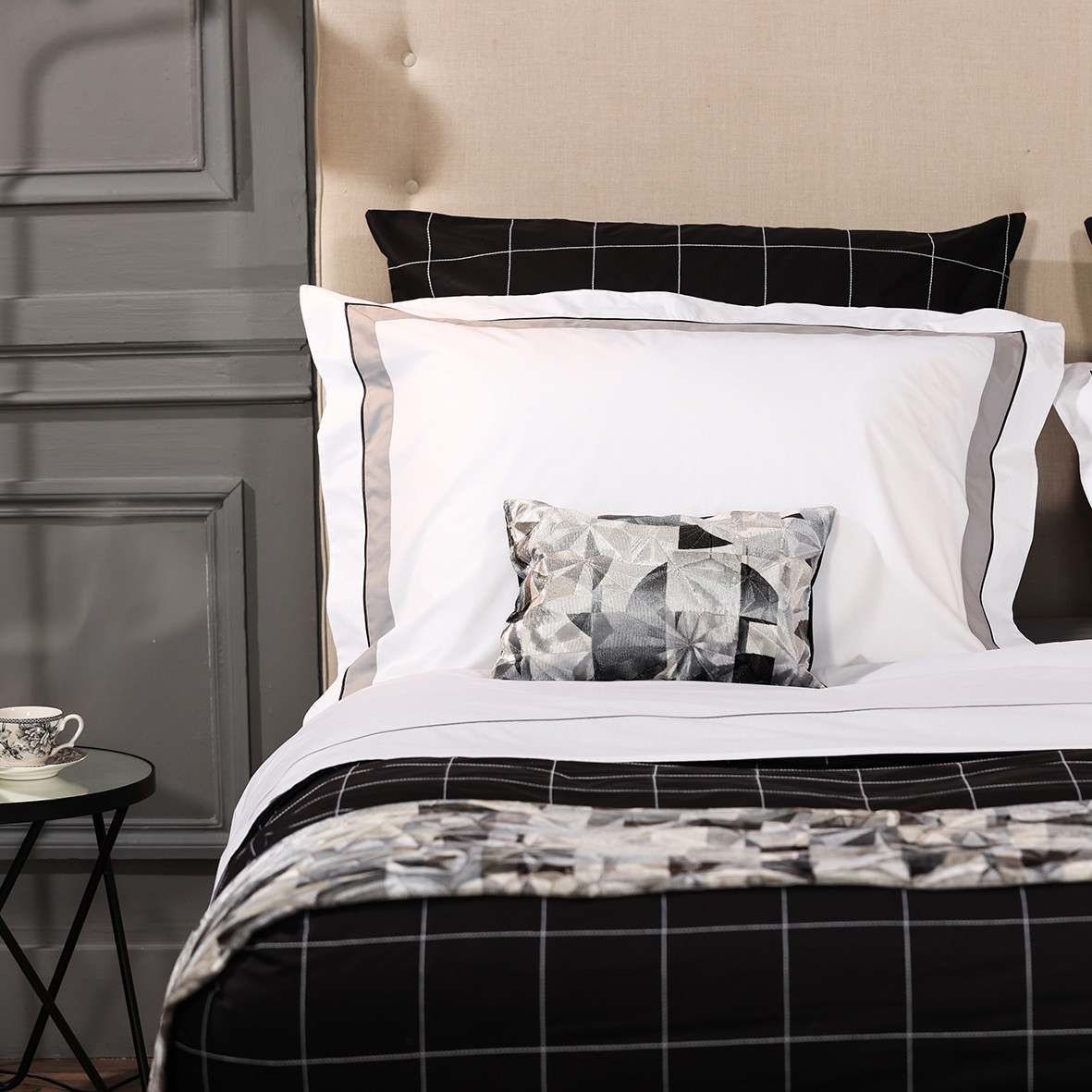 Checkerboard pillowcase "Nuit à Soho" - Black | RKF Home