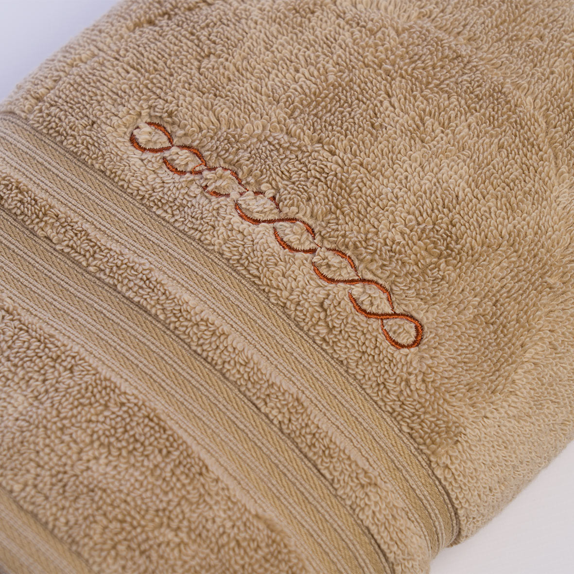 Bath towel "Topaze Impériale" - Paprika color embroidery