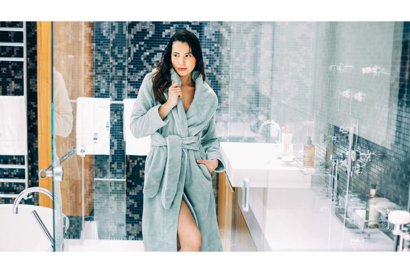 How to Choose Your Bathrobe: A Guide to Sizes, Materials, and Styles